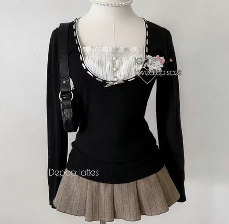 Black Top Layered Outfit, Lattes Clothes, Fatal Frame Clothes, Japanese Clothes Aesthetic, Dark Colors Outfit, Cute Dark Outfits, Milkmaid Outfit, Chic Aesthetic Outfit, Fatal Frame Outfit