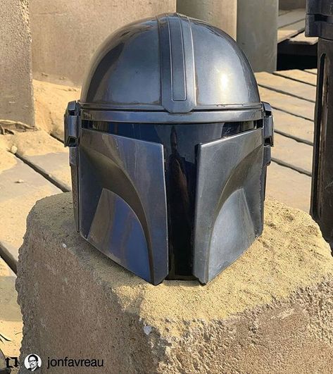 The Mandolarian, Bobba Fett, Mandalorian Cosplay, Mandalorian Helmet, Mandalorian Armor, Jon Favreau, Star Wars Diy, Star Wars 1977, Star Wars Tattoo