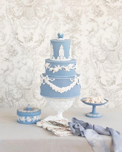 Cake Trends For 2023, Wedding Cake Trends, Artist Cake, Wedgewood Wedding, Wedding Cakes Blue, Cake Trends, Cool Wedding Cakes, Tiered Wedding Cake, Dreamy Wedding