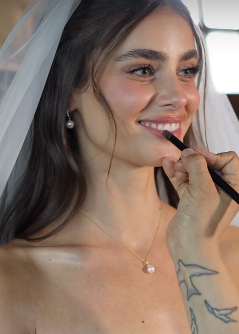 Taylor Hill Wedding, Bride Makeup Natural, Adriana Lima Young, Taylor Marie Hill, Wedding Day Makeup, Hill Wedding, Taylor Hill, Dream Wedding Ideas Dresses, Wedding 2024