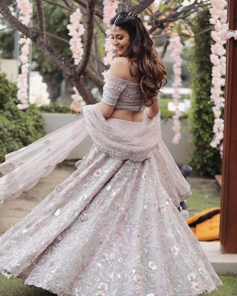 Remember Young Poo From K3G? She’s Currently Serving Some Major Bridesmaid Goals Lehnga Photoshoot Poses, Lehenga Poses, Silver Lehenga, Indian Outfits Lehenga, Wedding Lehenga Designs, Bridal Lehenga Collection, Indian Wedding Photography Poses, Indian Photoshoot, Pink Lehenga