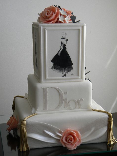 Bolo Dior by A de Açúcar Bolos Artísticos, via Flickr Dior Cake, Super Torte, Tiered Cake, Gateaux Cake, Crazy Cakes, Fashion Cakes, Elegant Cakes, Unique Cakes, Just Cakes