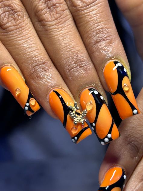 Halloween nail art butterfly #butterfly #butterflynails #nails #nailsonfleek #nailsoftheday #nailideas #longnails Butterfly Nails Monarch, Butterfly Inspired Nails, Orange Butterfly Nails, Summer Butterfly Nails, Monarch Nails, Monarch Butterfly Nails, Black And Orange Nails, Nail Art Butterfly, Birthday Nail Designs