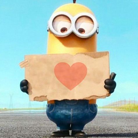 Kevin is looking for some love. Double tap on his ! Minion Rock, 3 Minions, Despicable Minions, Minion Banana, Happy Minions, Minions Love, Cute Minions, Minions Wallpaper, A Minion