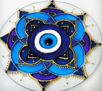 Pista Shell Crafts, Old Cd Crafts, Recycled Cds, Evil Eye Art, Cd Crafts, Evil Eye Design, Simple Mandala, Cd Art, Mermaid Tattoos