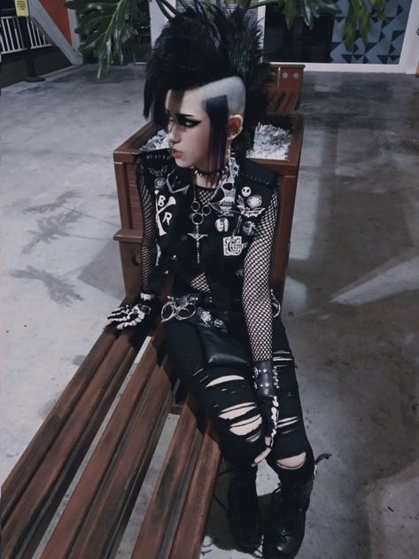 Goth Genres, Deathrock Outfits, Goth Rock Aesthetic, Deathrock Aesthetic, Deathrocker Goth, Batcave Goth, Goth Punk Aesthetic, Deathrock Fashion, Chica Punk