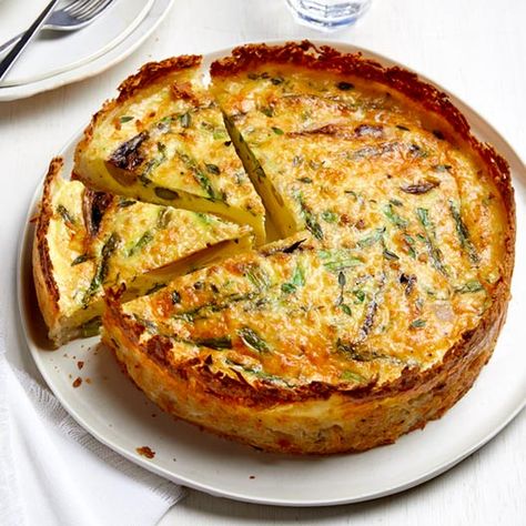 A recipe for a Spring Quiche with a Hash Brown Crust. A perfect recipe for your easter brunch! Spring Quiche, Asparagus Cheese, Hashbrown Quiche, Spoon Fork Bacon, Quiche Recipes Easy, Breakfast Quiche, Quiche Recipe, Savory Pies, Breakfast Casseroles