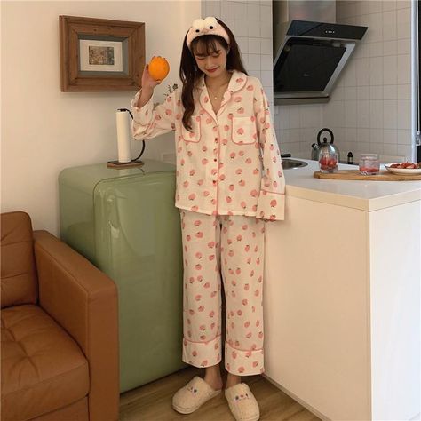 Brunch Moodboard, Kawaii Peach, Retro Style Women, Pajamas Aesthetic, Pajama Fashion, Comfy Casual Outfits, Cute Pajama Sets, Cute Sleepwear, Winter Pajamas