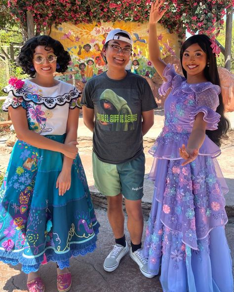 Denny 🎃🎃🎃 | NEW at Disneyland 💜🌸 Isabela from Encanto! #Encanto #Mirabel #MirabelMadrigal #Isabela #IsabelaMadrigal #DisneyParks #Disneyland… | Instagram Isabela Costume, Disneyland Instagram, Sister Costumes, Affiliate Marketing Course, Disney Stuff, Costumes For Women, Disney Parks, Spooky Season, Costume Ideas