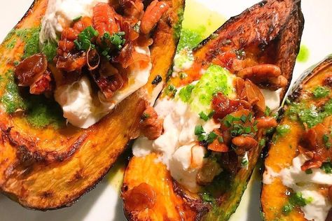 Make Chef Adrianne Calvo's Acorn Squash With Burrata, Garlic Brown Butter, Pecans & Salsa Verde! #30secondmom Burrata Mozzarella, Butter Pecans, Mozzarella Recipe, Roasted Acorn Squash, Potato Wedges Recipe, Winter Foods, Acorn Squash Recipes, Sweet Potato Skins, Baking Measurements