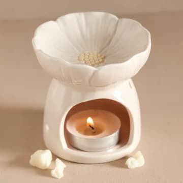 This sweet wax burner features a pale pink flower to hold your favourite fragrance oil or wax melts. With sculpted petals and a muted yellow centre, this gorgeous floral ornament is a great addition to any home! Simply place a tealight in the base of the wax burner and fill the flower with wax melts of your choice or a few drops of fragrance oil mixed with water. Please place your wax melt burner on a heatproof surface at all times and wait for the burner and any wax or oil to completely cool be Ceramic Oil Burner, Wax Melt Burner, Essential Oil Burner, Wax Melt Warmer, Wax Melters, Wax Burner, Objet Design, Pink Ceramic, Candle Warmer