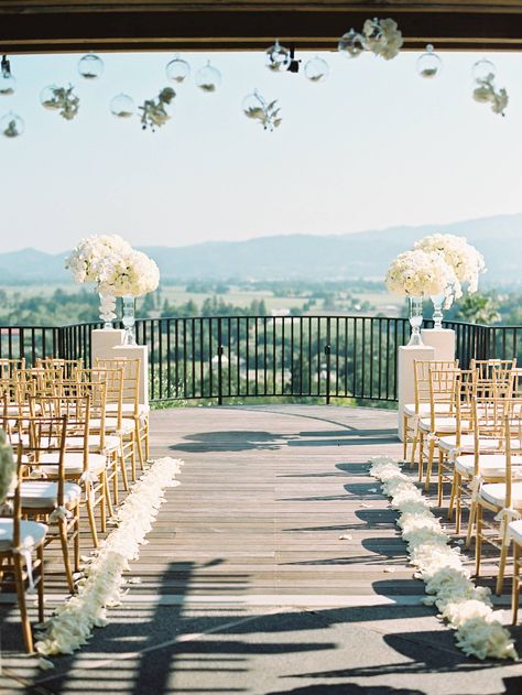 Napa Valley Resorts, Rooftop Ceremony, Make Up Natural, Napa Valley Wedding, Napa Wedding, Rooftop Wedding, Wedding Ceremony Flowers, Ceremony Flowers, Mod Wedding