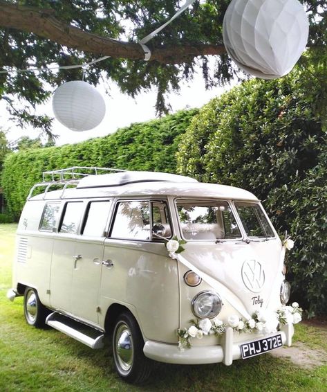 Vw Camper Wedding, Wedding Campervan, Vw Bus Wedding, Wedding Vehicles, Vw Wedding, Vintage Vw Camper, Wedding Vans, Beach Wedding Groom, Wedding Transport