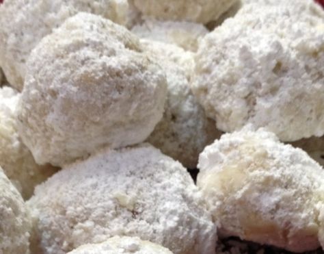 Melt-in-Your-Mouth Sugared Pecan Balls Recipe | Vermont Farm Heart Pecan Ball Cookies, Pecan Balls Recipe, Butterball Recipe, Melt In Your Mouth Cookies, Vegan Pistachio, Pecan Balls, Ball Cookies, Winter Cookies, Pistachio Butter