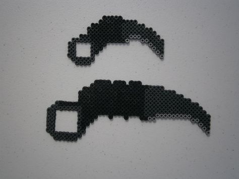 Karambit perlers Mini Hama Beads, Pearl Beads Pattern, 3d Perler Bead, Anime Hands, Hamma Beads, Diy Perler Bead Crafts, Perler Crafts, Diy Perler Beads, Iron Beads