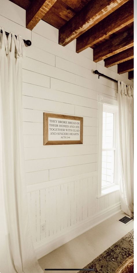 Best Farmhouse White Paint Colors, Best Shiplap Paint Color, Hygge Paint Colors, Shiplap Paint Color, Clever Decor, Farmhouse Paint Colors Interior, Beachy Farmhouse, Best White Paint Colors, Authentic Farmhouse