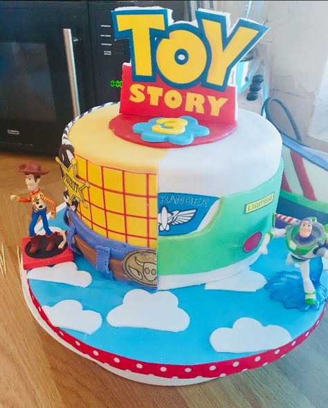 Half Buzz Half Woody Cake, Toy Story Two Infinity And Beyond Cake, Toy Story 2 Cake, Toy Story 3 Cake, Easy Toy Story Cake, Two Infinity And Beyond Birthday Cake, Toy Story 4 Cake, Toy Story Cake Ideas, Toy Story Birthday Cake