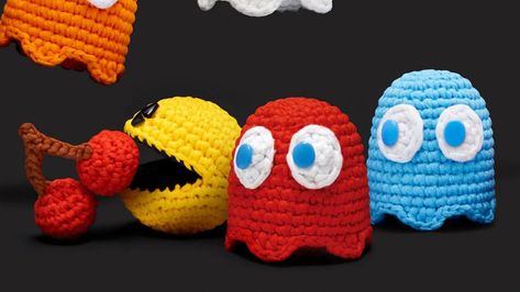 Pacman Crochet Pattern, Crochet Video Game Controller, Pac Man Crochet Free Pattern, Crochet Pacman, Crochet 8 Ball, Video Game Crochet, Crochet Kits, Keychain Pattern, Crochet Keychain Pattern