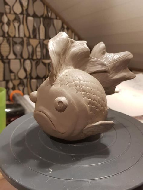 Pottery Fish Sculpture, Ceramic Puffer Fish, Fish Pottery Ideas, Clay Fish Sculpture Ideas, Fish Sculpture Clay, Ceramic Fish Sculpture, Animal Clay Sculpture, Clay Fish Sculpture, Ceramic Animals Sculpture