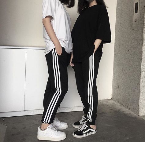 3 Stripes Adidas Outfit, Trackpants Adidas Outfit, Adidas Aesthetic Outfit, Adidas Track Pants Outfit, Adidas Sweatpants Outfit, Adidas Pants Outfit, Track Pants Outfit, Boyish Outfits, Mode Chanel