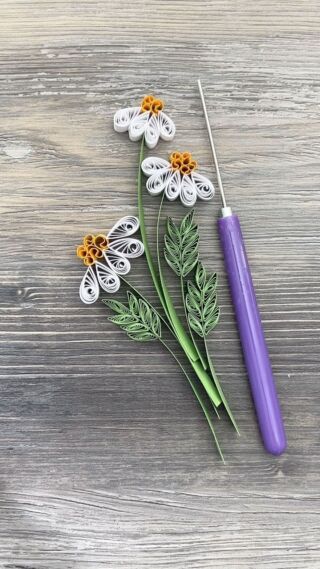 How To Make Simple Quilling Paper Flowers: Lily of the Valley - The Papery Craftery Paper Quilling Flowers Simple, Quilling Ideas Unique, Paper Quilling Projects, Simple Quilling, Paper Quilling Ideas, Quilling Templates, Quilling Frames, Quilling Birds, Free Quilling Patterns