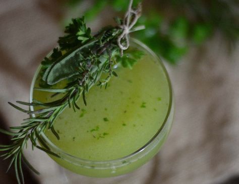 🍸Scarborough Fair 🍸  🔸 vodka muddled/infused with equal parts parsley, sage, rosemary, and thyme  🔸dry vermouth  🔸 fresh lemon juice  🔸 simple syrup  🔸Lemon zest Sage Cocktail Recipes, Frozen Rosemary Tree Cocktail, Rosemary Dishes, Frozen Rosemary Cocktail, Gin Rosemary Cocktail, Rosemary Simple Syrup Cocktail, Parsley Sage Rosemary And Thyme, Thyme Garden, Virgin Drinks