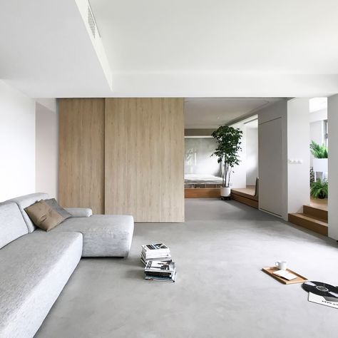 Dezeen's top 10 home interiors of 2018: House in a Flat Modern Partition, Sala Grande, Minimalist Apartment, Flat Interior, Flexible Space, Open Space Living, Partition Design, House Inside, Floor Layout