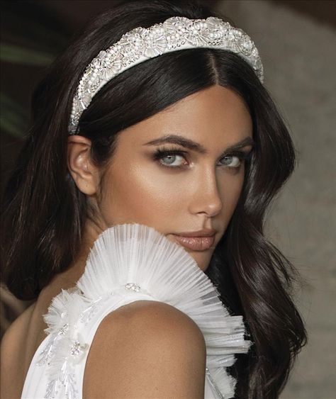 Pronovias Accessories 0 / OFF WHITE Pronovias: Alexandra Diadema Wedding Dresses Boho, Pearl Bridal Headband, Wedding Hairband, Wedding Hair Headband, Most Beautiful Wedding, Bride Headband, Most Beautiful Wedding Dresses, Bride Headpiece, Headband Wedding