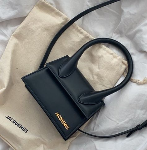 Discovered by 𝚉𝙾𝙴. Find images and videos on We Heart It - the app to get lost in what you love. London Vibes, Jacquemus Bag, Girly Bags, Fancy Bags, Bags Aesthetic, Mini Tote Bag, Pretty Bags, Givency Antigona Bag, Mini Tote