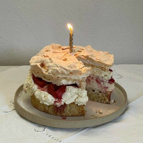 Jaconde Sponge, Messy Cake, Almond Sponge Cake, Mascarpone Whipped Cream, Sponge Recipe, How To Make Waffles, Potato Starch, Pretty Dessert, Just Cakes