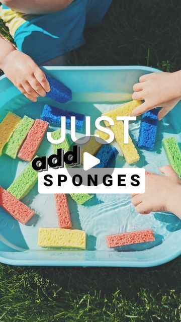 Sponge Activities For Kids, Waterplay Ideas, Water Activities For Preschool, Water Activities For Toddlers, Fine Motor Activities For Toddlers, Learning Games For Toddlers, Toddler Fine Motor Activities, Water Play Activities, Outdoor Activities For Toddlers