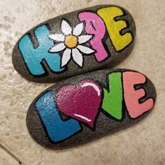 Beach Rock Art, Rock Painting Flowers, Rock Painting Supplies, Mandala Painted Rocks, Diy Rock Art, Painted Rock Animals, Acrylic Paint Pens, Give Hope, Painted Rocks Craft