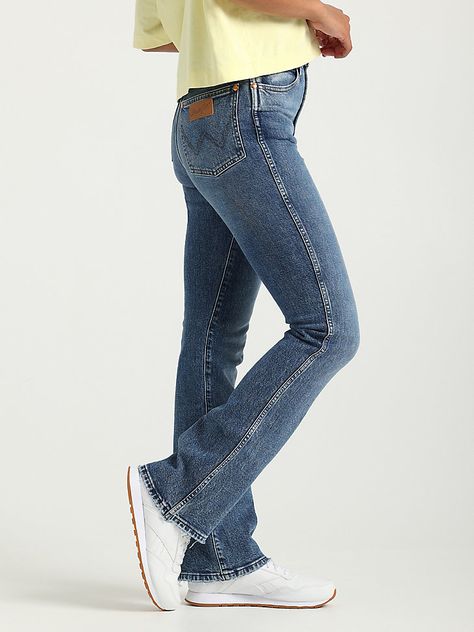 Cute Boot Cut Jeans, Wrangler Jeans Women's Outfit, Wrangler Jeans Women's, 2023 Clothes, Western Girl Outfits, Wrangler Women, Fun Outfits, Cute Country Outfits, High Rise Bootcut Jeans