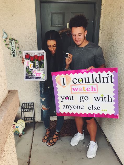 Cute Promposals, Prom Pictures Group, Promposal Ideas, Prom Proposals, Cute Homecoming Proposals, Cute Prom Proposals, Asking To Prom, Dance Proposal, Prom Pictures Couples