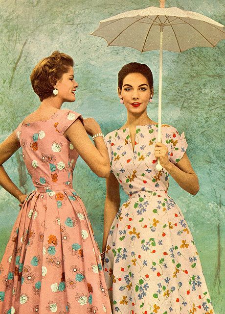 || Desert Lily Vintage || 1954 Women's vintage 50's fashion photography photo image dress ad Under An Umbrella, 50's Fashion, Mode Retro, Patron Vintage, 1950 Fashion, Vintage Fashion 1950s, Look Retro, Fashion 1950s, Vintage Fashion Photography