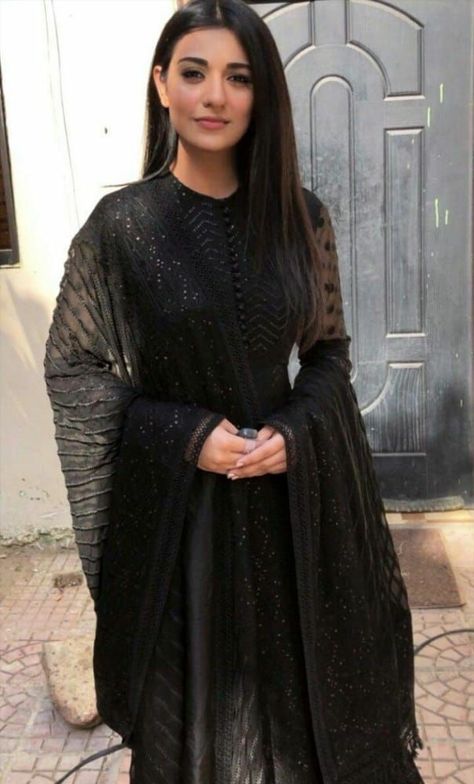 Beautiful latest party wear dresses Black Party Wear Suit, Black Suit For Women Indian, Black Indian Outfit, Black Indian Suit, Black Dress Indian, Black Pakistani Dress, Dress Party Wear, Sarah Khan, Pakistani Formal Dresses