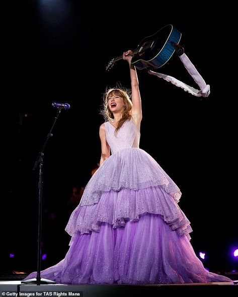 Enchanted Dress, Taylor Swift Speak Now, Cupcake Dress, Estilo Taylor Swift, Swift Photo, Speak Now, Taylor Swift Hair, Taylor Swift Album, Taylor Swift Wallpaper