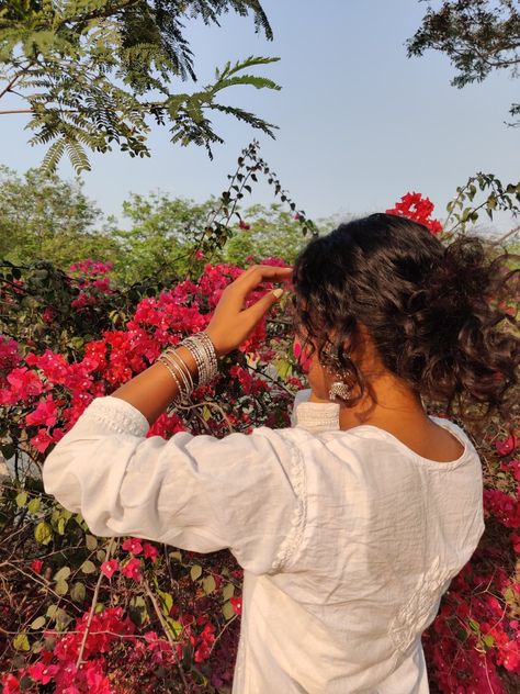 Curly Hair Desi Aesthetic, Desi Curly Hair, Curly Hair Desi, Indian Hair Aesthetic, Samcore Aesthetics, Curly Indian Hair, Curly Hair Model, Acro Yoga Poses, Instagram Profile Pic