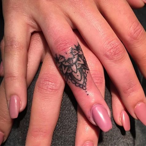 Tattoo Different, Tattoo Meaningful, 10 Tattoo, Tattoo Finger, Tattoo Cute, Finger Tattoo For Women, Finger Tats, Hand And Finger Tattoos, Finger Tattoo Designs