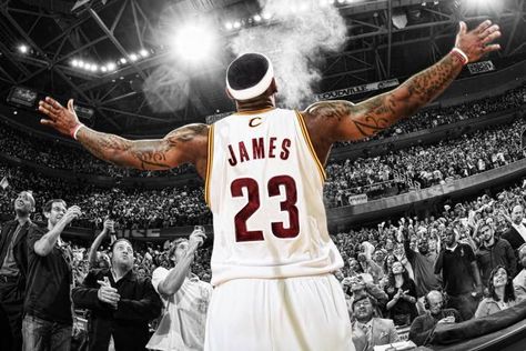 Lebron powder toss Basketball Compression Pants, Lebron James Wallpapers, Wallpaper Photo Hd, Nba Sports, Love And Basketball, White Jersey, Signed Photo, King James, Cleveland Cavaliers