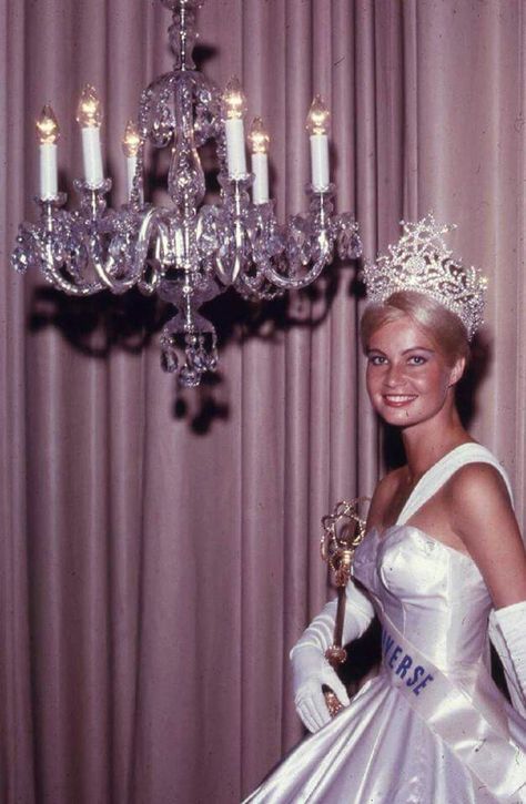 Marlene Schmidt - Germany - Miss Universe 1961 Vintage Pageant Aesthetic, Beauty Pageant Aesthetic Vintage, Pagent Girl Aesthetic, Pageant Girl Aesthetic, Pageant Queen Aesthetic, Miss Universe Aesthetic, Beauty Queen Aesthetic, Beauty Pageant Aesthetic, Pageant Aesthetic