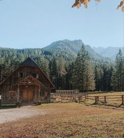 Cabin In Mountains Aesthetic, Mountain Woman Aesthetic, Mountain Aesthetic Home, Granola Home Aesthetic, Granola House Aesthetic, Granola Girl Bedroom Aesthetic, Mountain Cabin Aesthetic, Granola Bedroom, Cabin Core Aesthetic