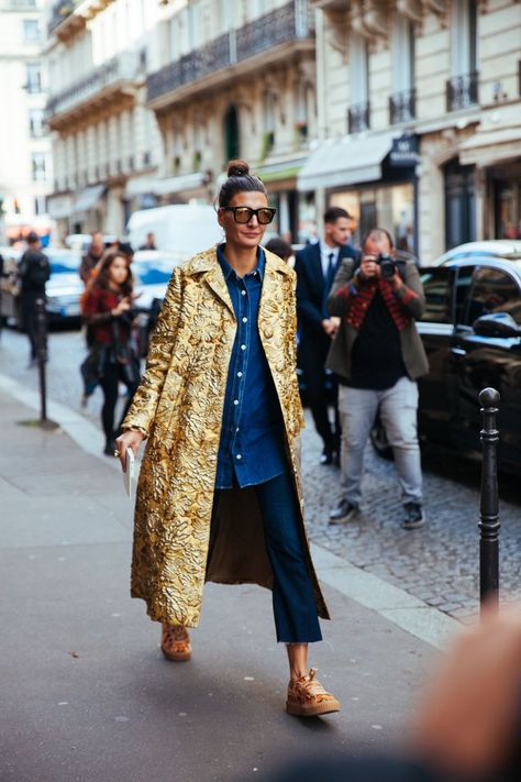 Blue And Gold Outfits, Women Casual Street Style, Kimono Street Style, Dress With Coat, Street Style Women Casual, Brocade Coat, Evening Coat, Opera Coat, Best Winter Coats