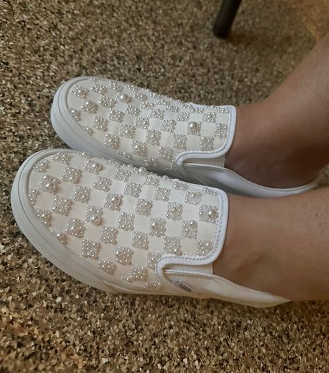 Bridal Comfy Shoes, Vans Wedding, Shoes With Pearls, Wedding Sneakers For Bride, Bride Sneakers, Wedding Vans, Wedding Shoes Sneakers, Reception Shoes, Pearl Wedding Shoes