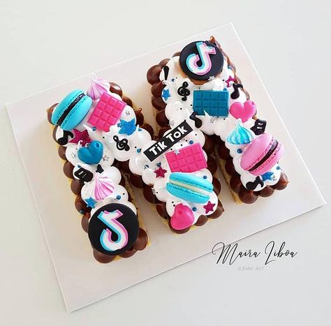 Tik Tok Cake, 14th Birthday Cakes, Bday Party Kids, 13 Birthday Cake, Diy Food Gifts, Dragon Birthday, Dragon Party, 13th Birthday Parties, Barbie Birthday