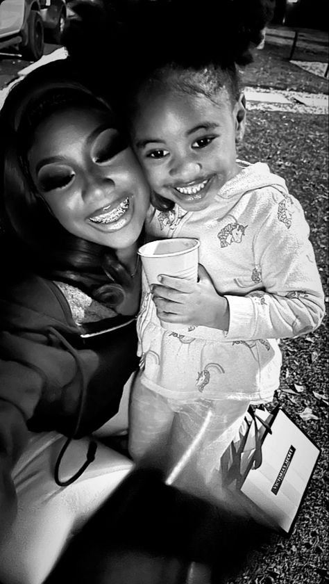 Godmother And Goddaughter, Black Mom And Daughter, Grandma And Granddaughter, Mommy Daughter Pictures, Kids Cheering, Mommy Daughter Photos, Couple With Baby, Mommy And Baby Pictures, Kids Goals