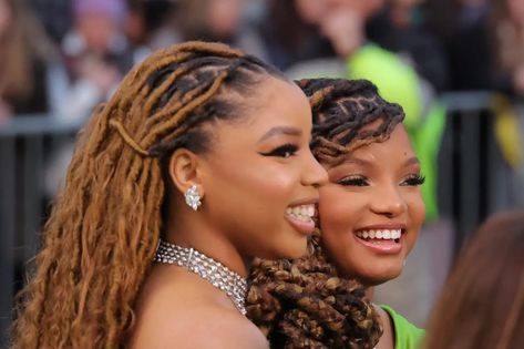 All The Ways Chloe and Halle Bailey's Locs Were Styled Halle Locs, Chloe And Halle Locs, Locs Hair Styles, Fendi Fashion Show, Chloe And Halle, Blonde Afro, Sisterly Love, Go Best Friend, Chloe X Halle