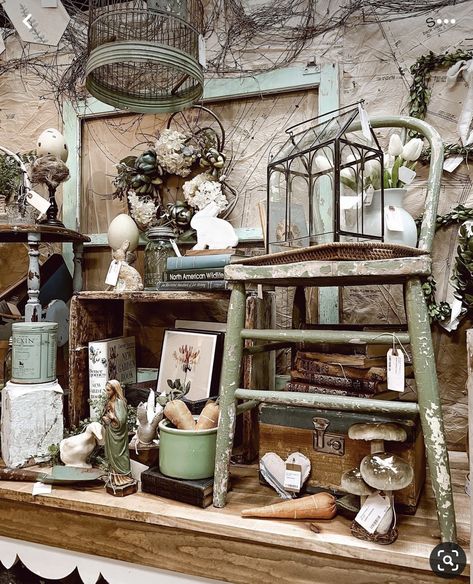 Garden Booth Display Ideas, Easter Booth Display, Farmhouse Booth Display Ideas, Spring Antique Booth Displays, Spring Vintage Decor, Vintage Store Display Ideas, Antique Booth Ideas Staging, Vintage Booth Display Ideas, Vintage Markets Display