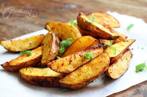 Baked Potato Wedges Recipe, Roasted Potato Wedges, Potato Appetizers, Potato Wedges Recipe, Wedges Recipe, Potato Wedges Baked, Potato Snacks, Sweet Potato Wedges, Baked Garlic