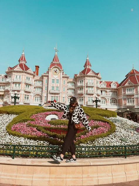 Euro Disney Paris Outfit, Disneyland Paris Instagram Pictures, Paris Inspo Pics, Disneyland Paris Photo Ideas, Hongkong Ootd, Disney Studios Paris, Paris Spots, Disneyland Photo Ideas, Photo Disney